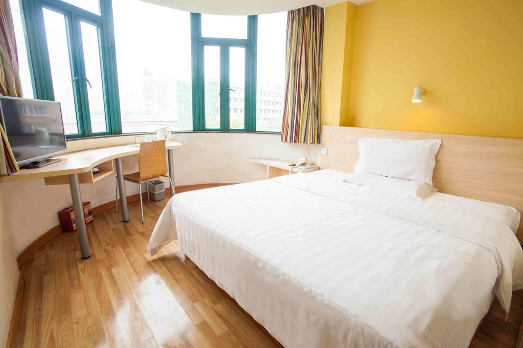 7Days Inn Guangzhou Tianhe Tangxia Junjing Huayuan Стая снимка